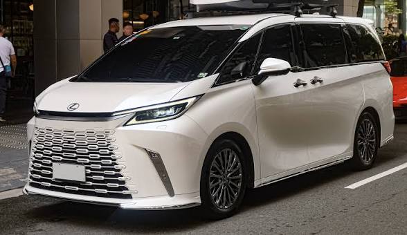 Lexus LM500H